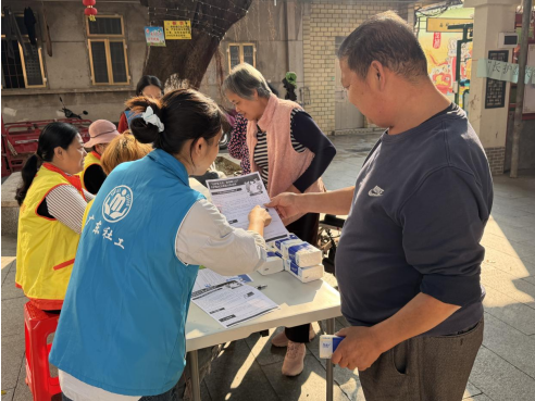 十大证券公司的排名 钟村街开展长护险政策宣传，守护“银发”幸福晚年